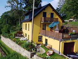 Unser Haus mit Ferienwohnung und Panoramablick